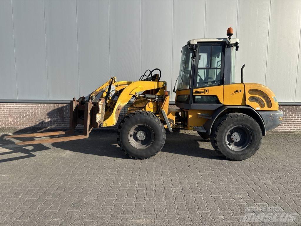 Terex TL70 Pale gommate