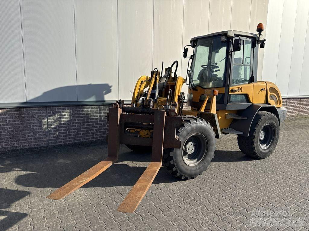 Terex TL70 Pale gommate