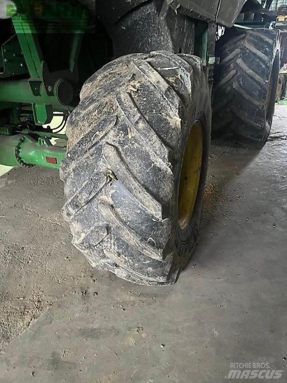 John Deere t670 Mietitrebbiatrici