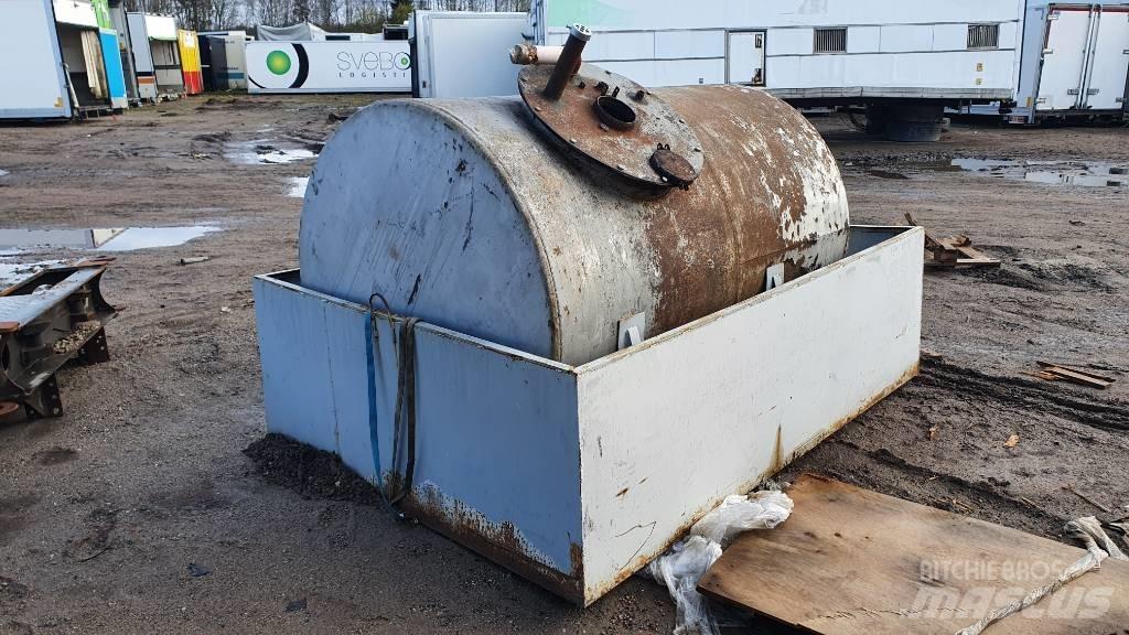 FUEL TANK Serbatoi