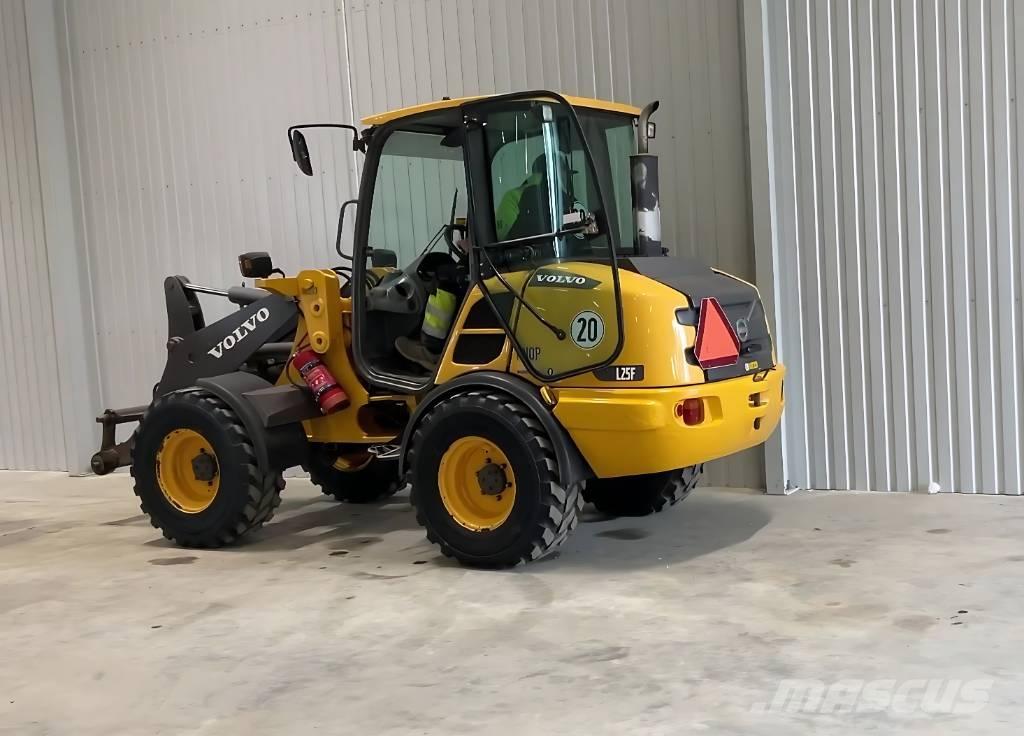 Volvo L 25 F Pale gommate