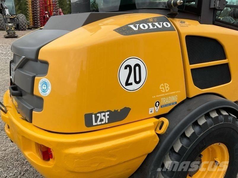 Volvo L 25 F Pale gommate