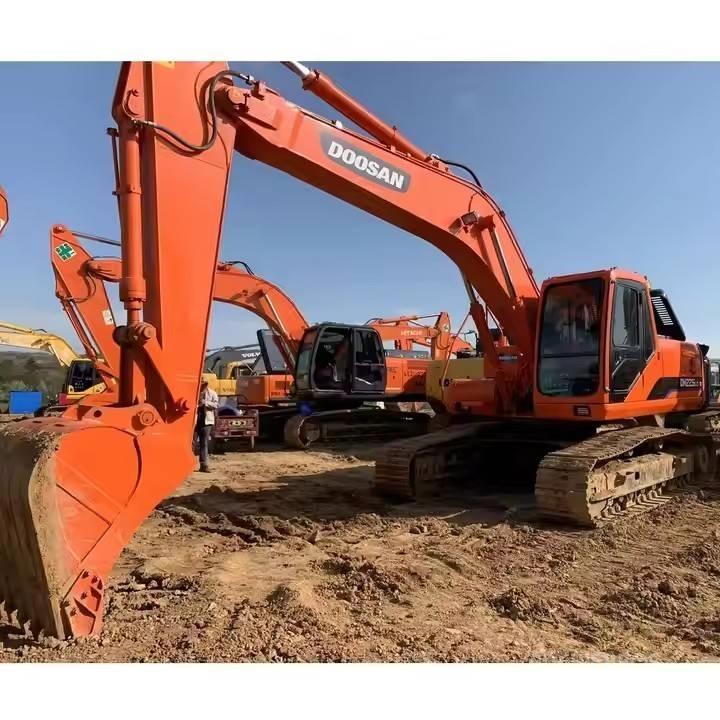 Doosan DH 225 Escavatori cingolati