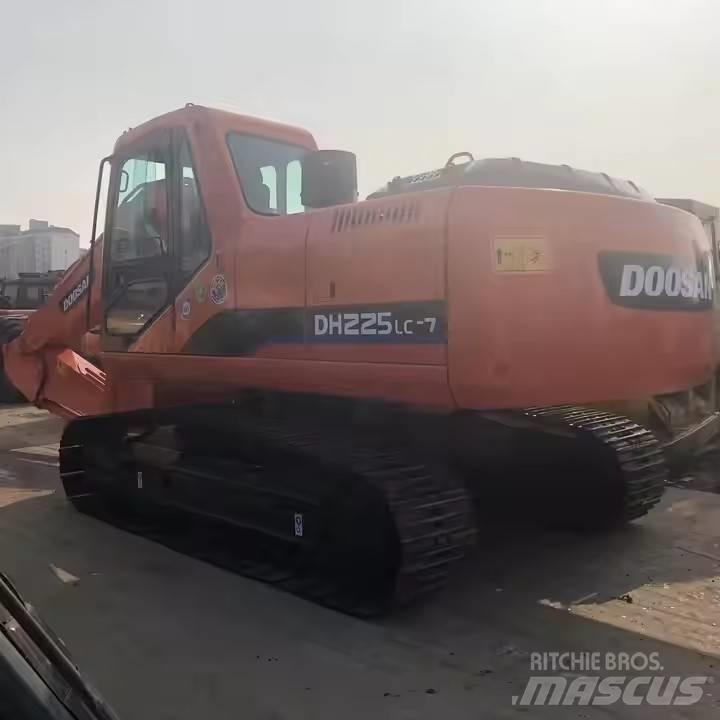 Doosan DH 225 Escavatori cingolati