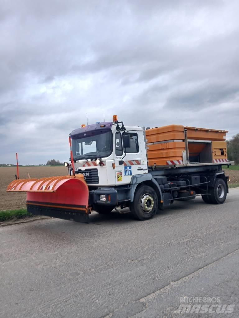 MAN FE 310 Camion con gancio di sollevamento