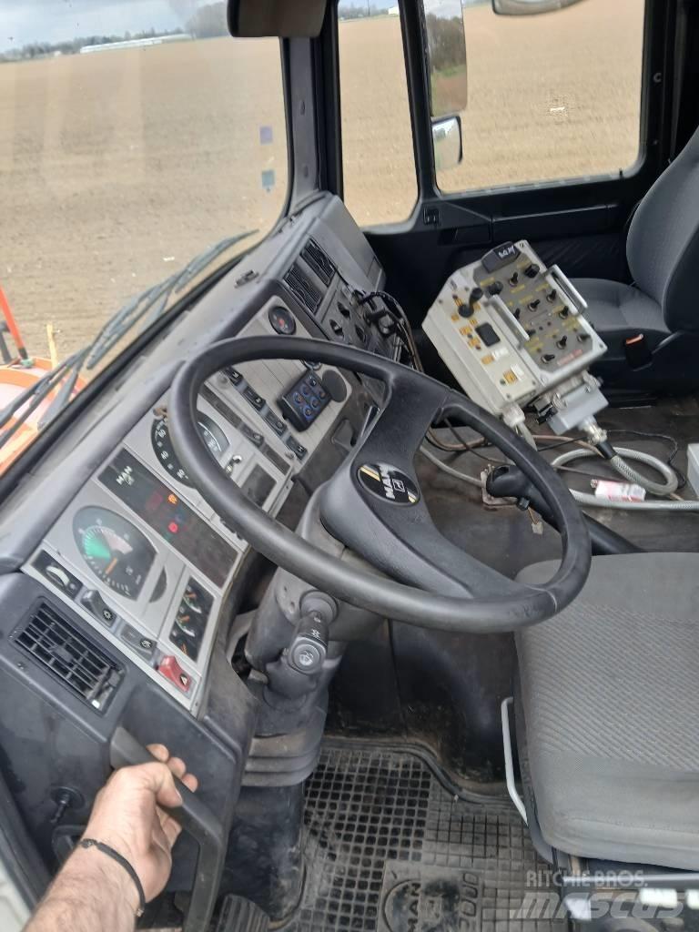 MAN FE 310 Camion con gancio di sollevamento