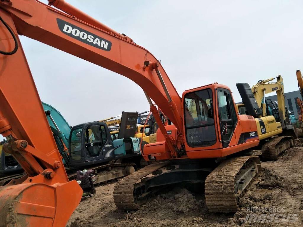 Doosan 225 Escavatori cingolati