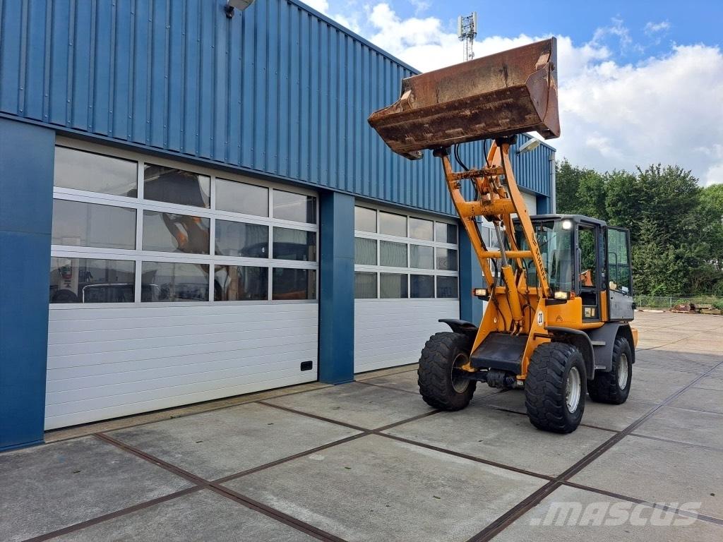 Terex SKL 834 shovel Pale gommate