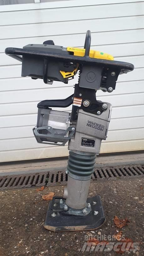 Wacker Neuson AS50e Vibrocostipatore verticale