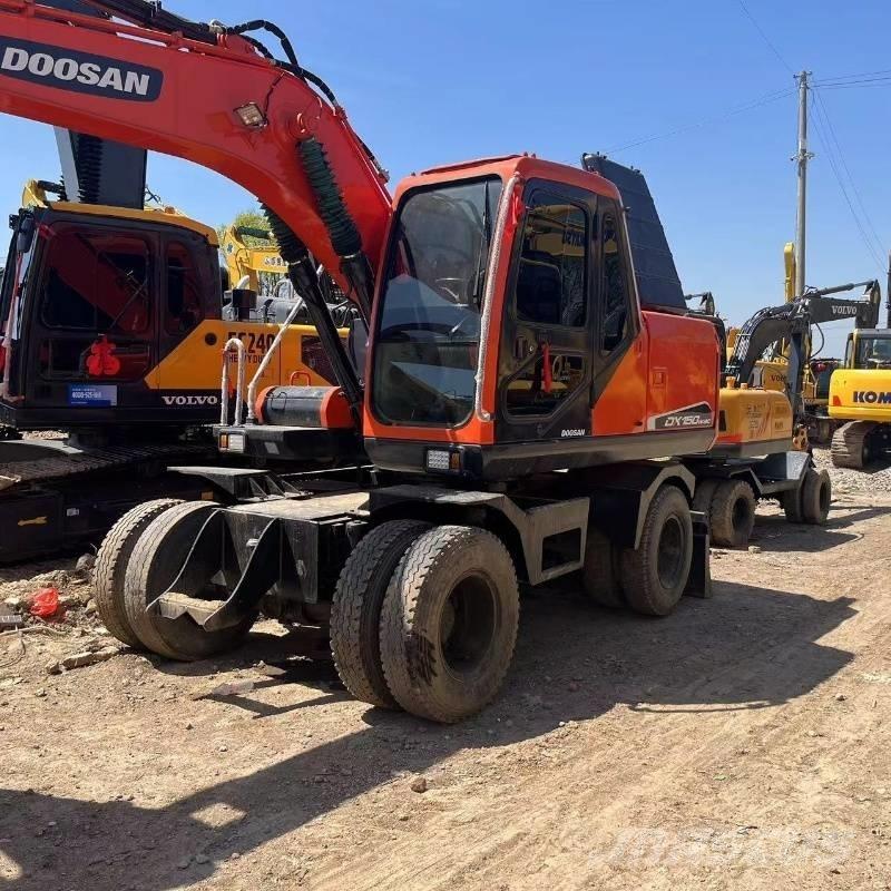 Doosan DX150W Escavatori gommati
