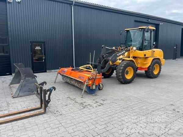 Volvo L 30 G Pale gommate