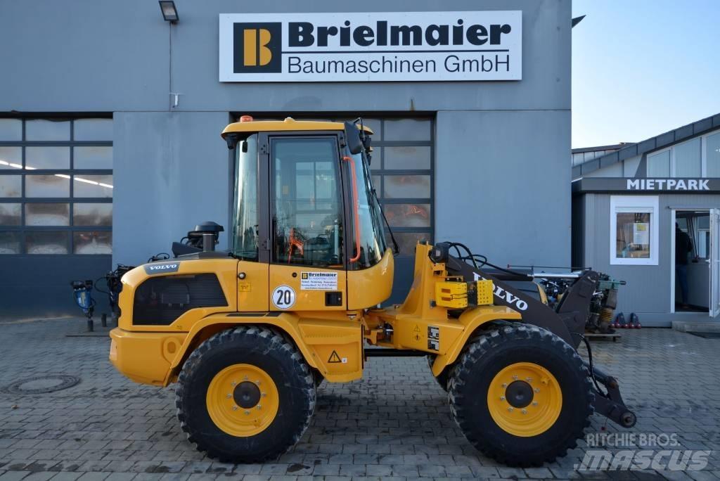 Volvo L 30 H Pale gommate