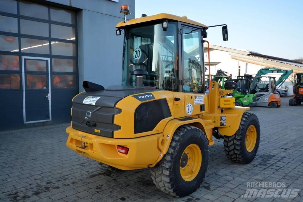 Volvo L 30 H Pale gommate