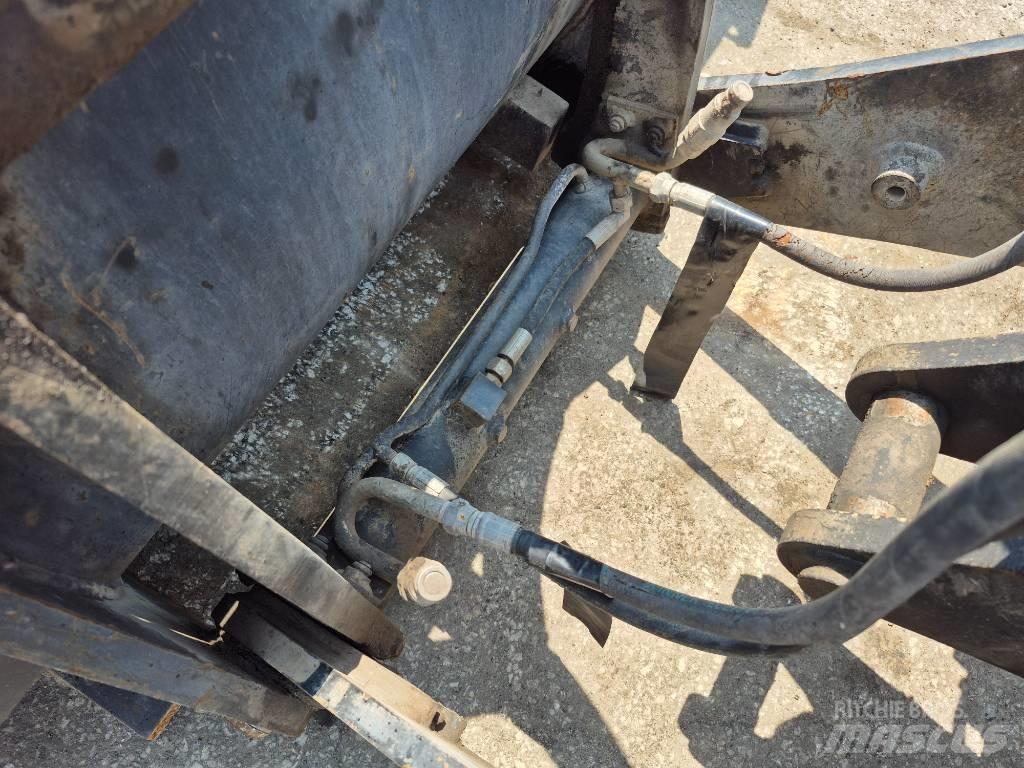 JCB 406 B Pale gommate