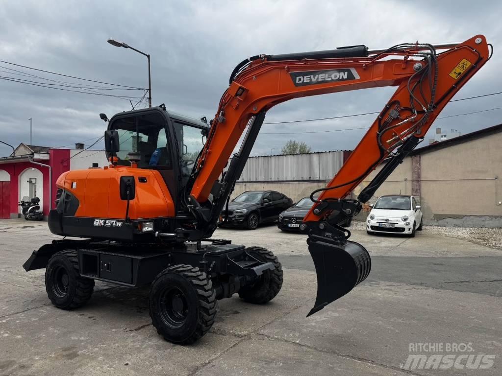 Develon DX 57 W-7 Escavatori gommati