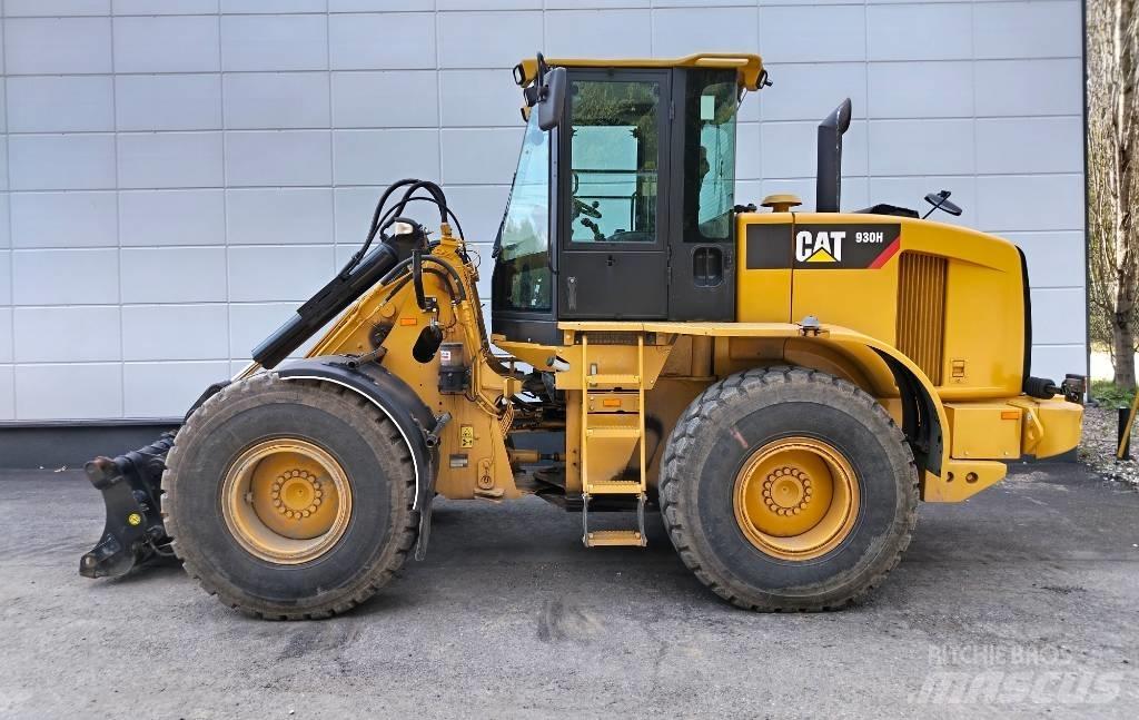 CAT 930 H Pale gommate