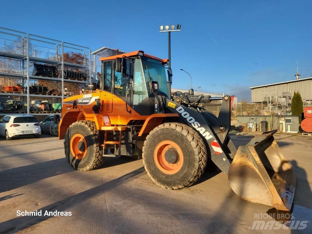 Doosan DL 200-5 Pale gommate