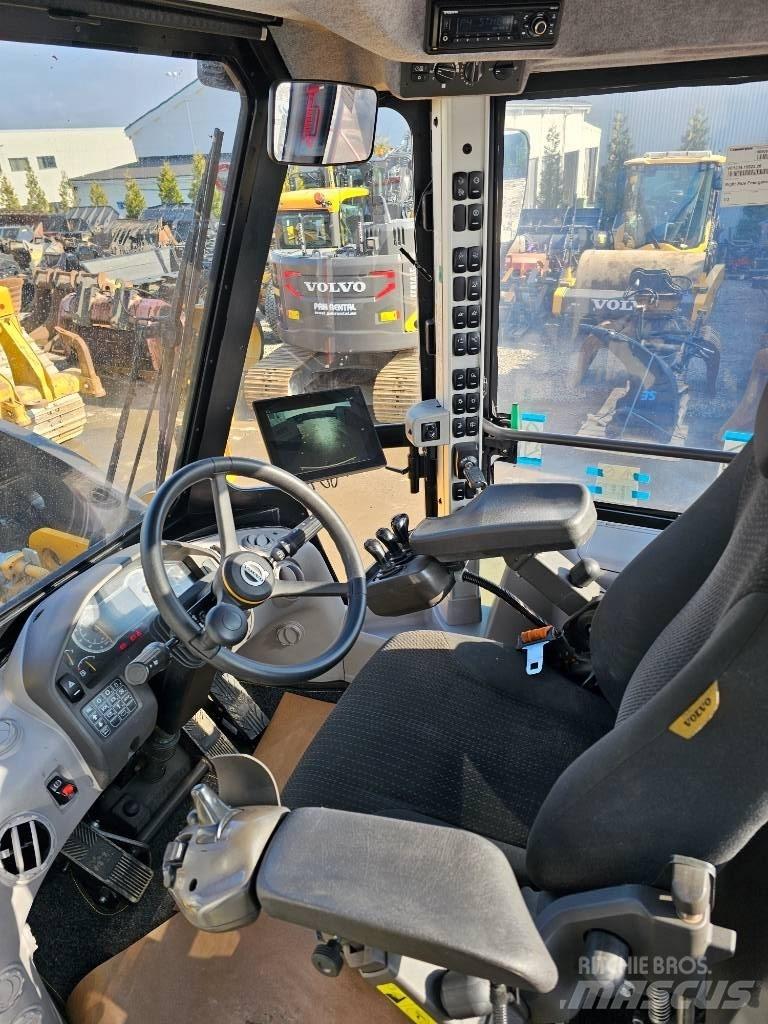 Volvo L260H Pale gommate