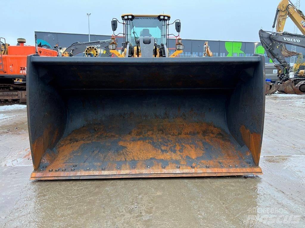 Volvo L260H Pale gommate
