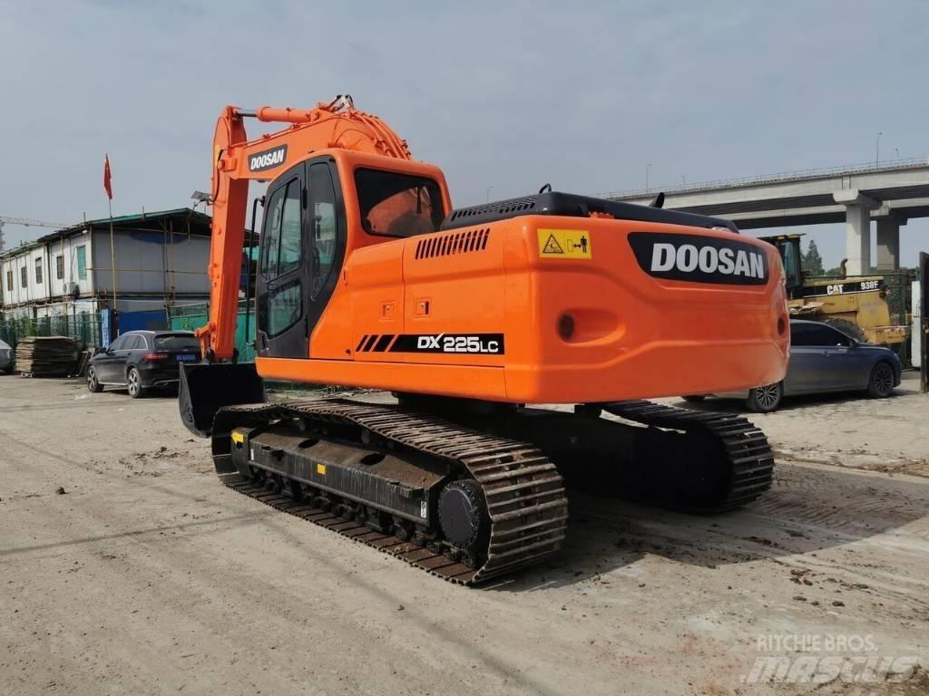 Doosan DX 225 LC Escavatori cingolati