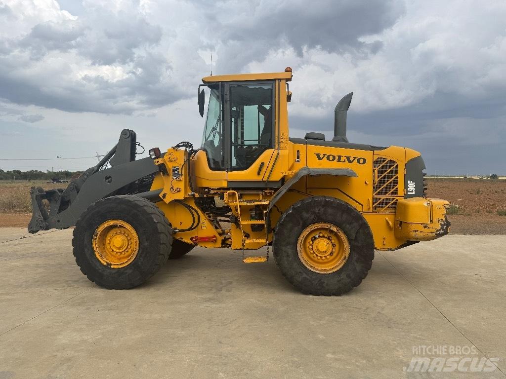 Volvo L90F Pale gommate