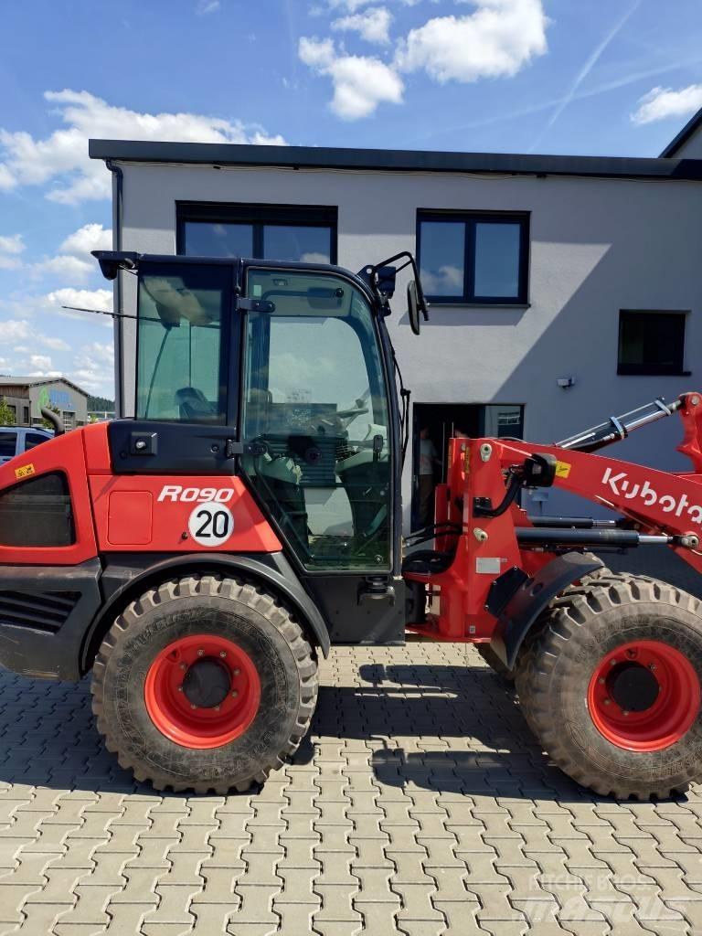 Kubota R 090 Pale gommate