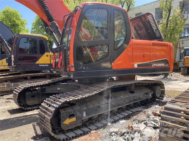 Doosan DX 225 LC Escavatori cingolati