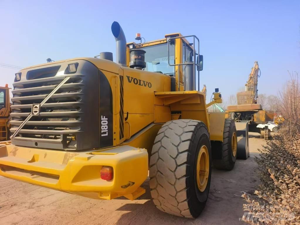Volvo L 180 F Pale gommate