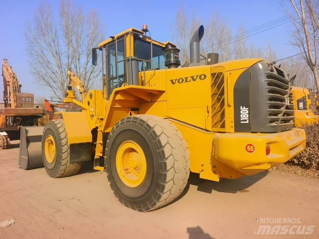 Volvo L 180 F Pale gommate