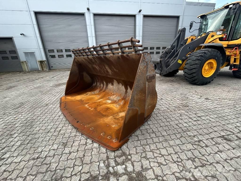Volvo L110H Pale gommate