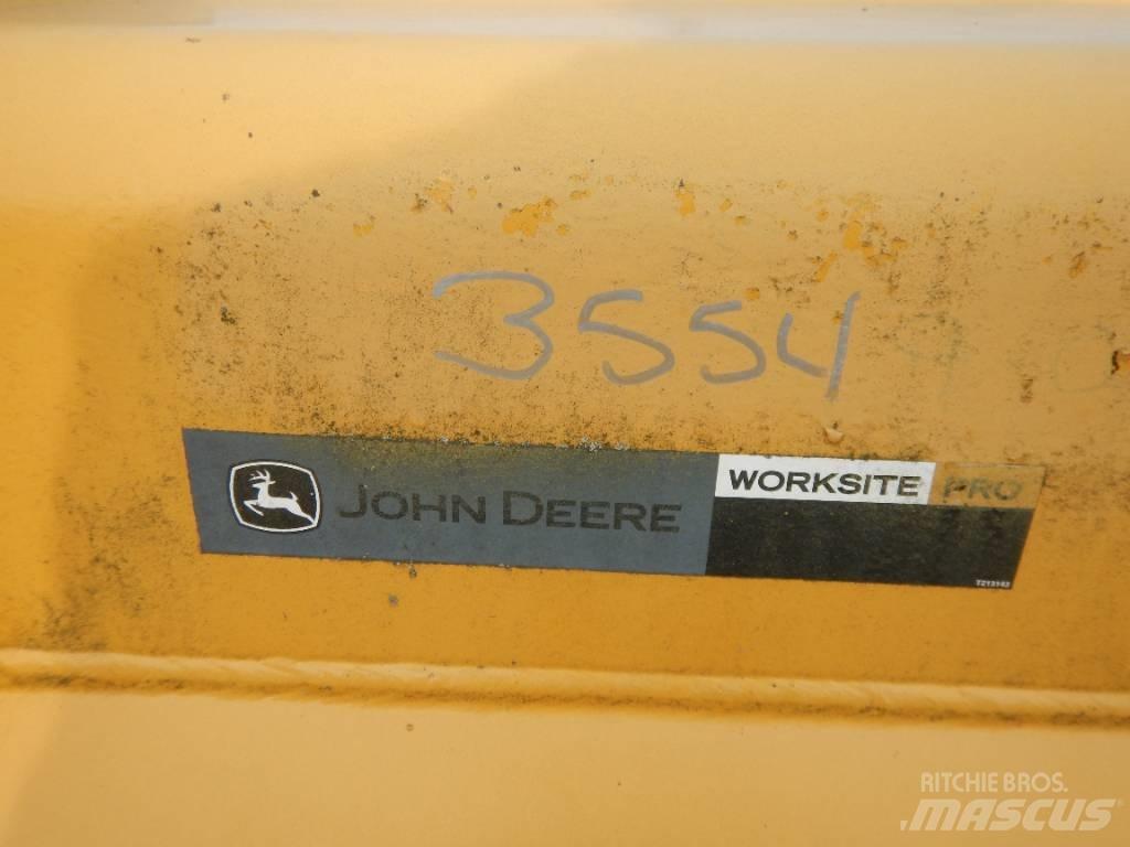 John Deere AT340424 Benne
