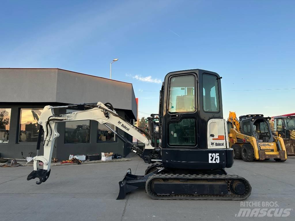Bobcat E25EM Miniescavatori