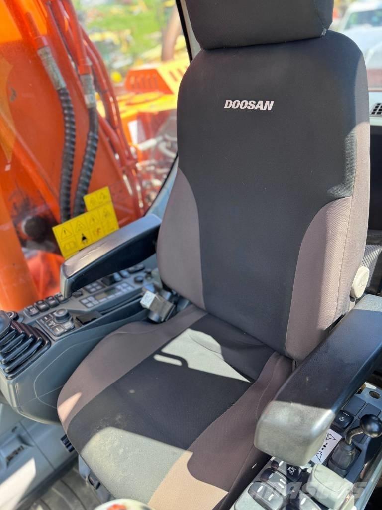 Doosan DX 140 W-3 Escavatori gommati