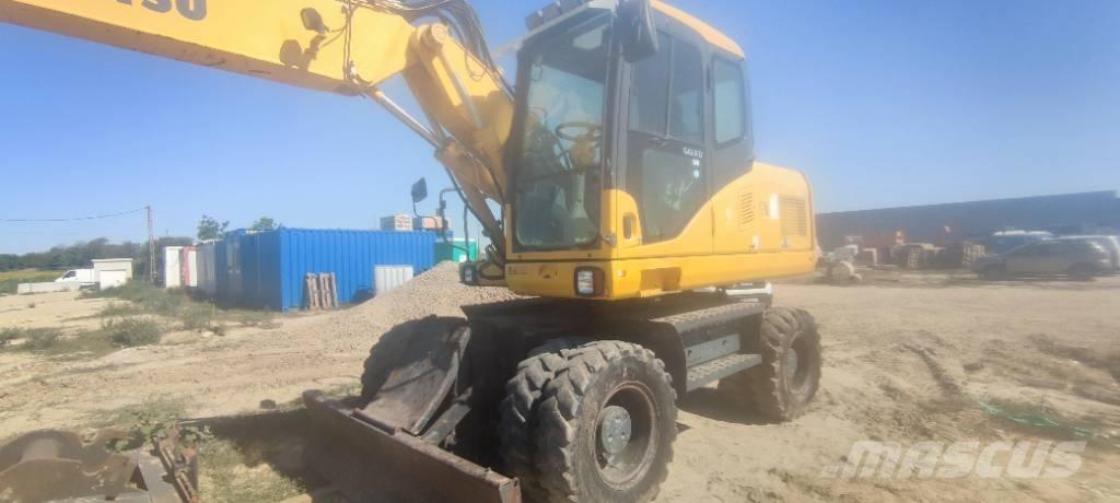 Komatsu PW 140-7 Escavatori gommati