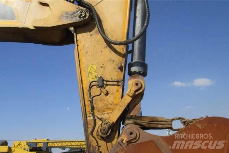 CAT 374FL Miniescavatori