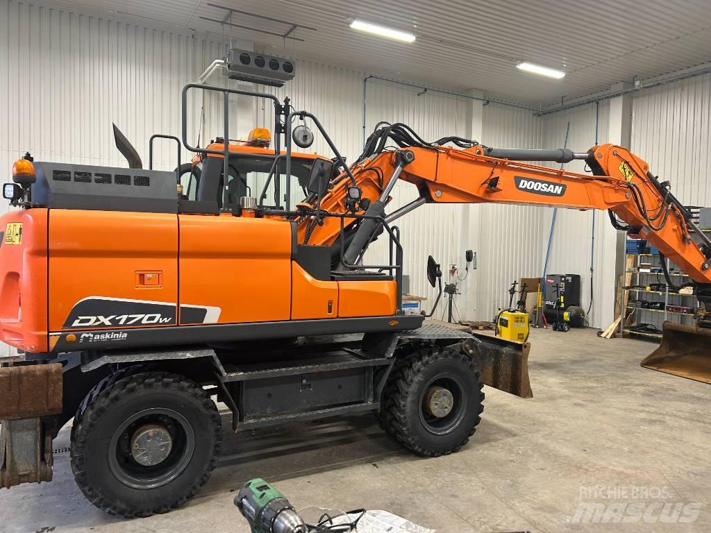 Doosan DX170W-5 Escavatori gommati