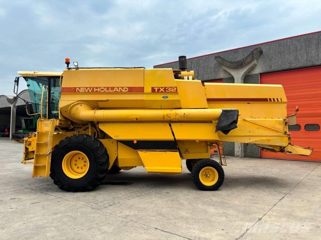 New Holland TX 32 Mietitrebbiatrici
