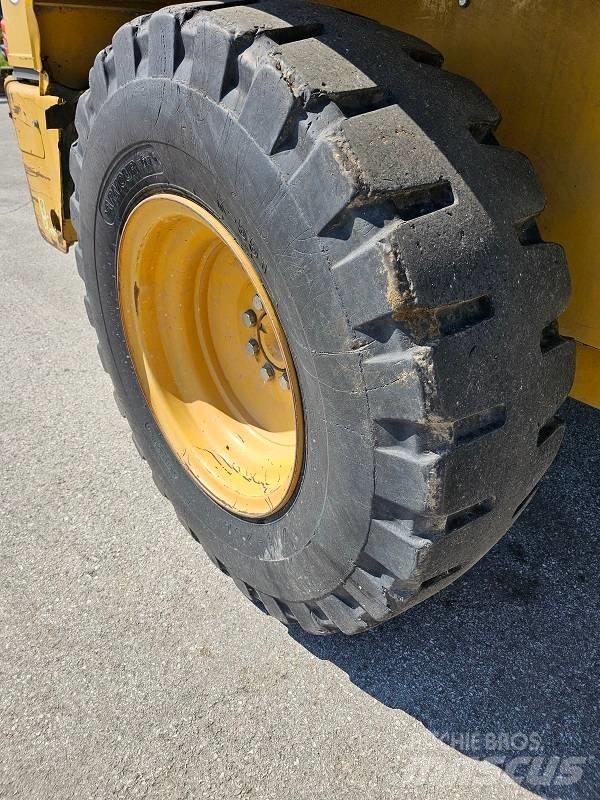 CAT 914 G Pale gommate