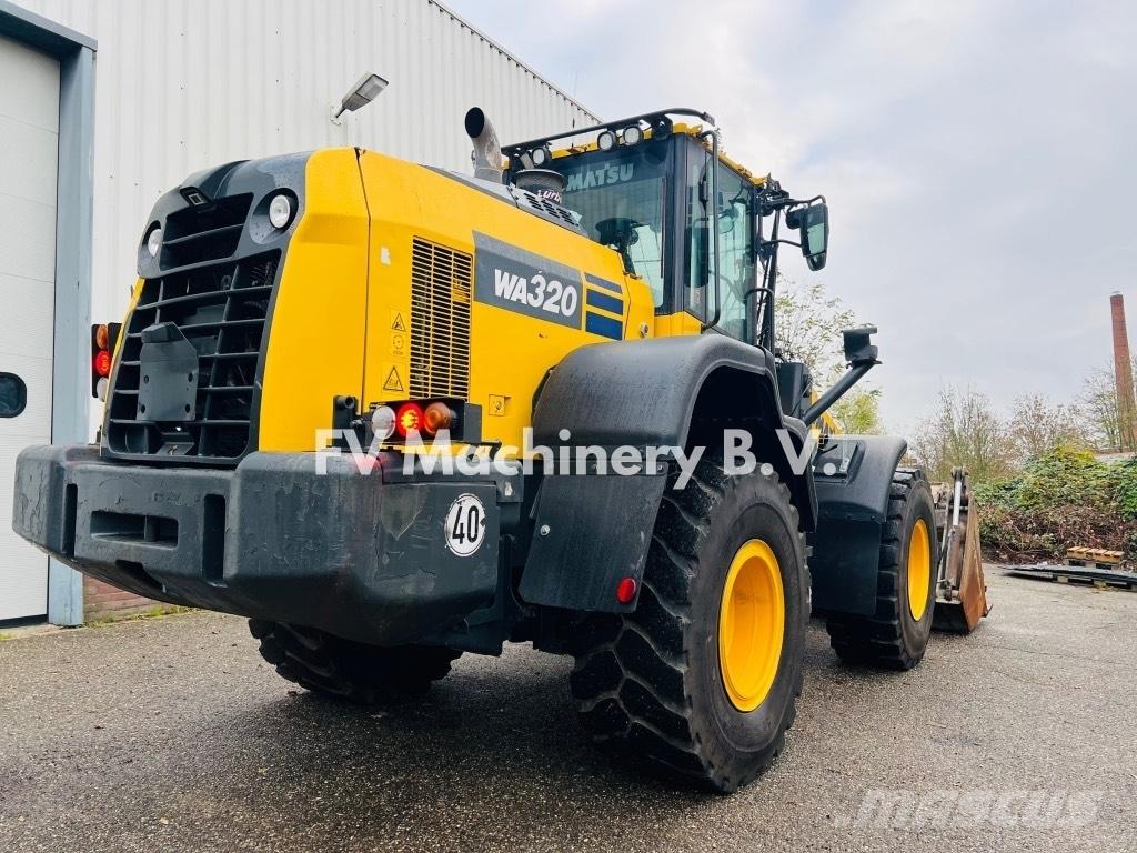 Komatsu WA320 Pale gommate