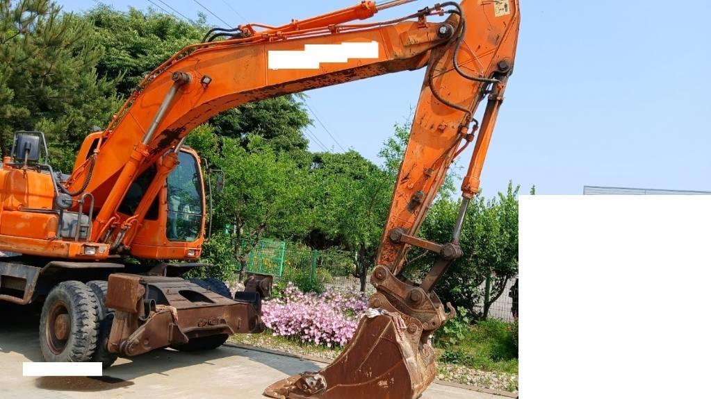 Doosan DX 210 W Escavatori gommati