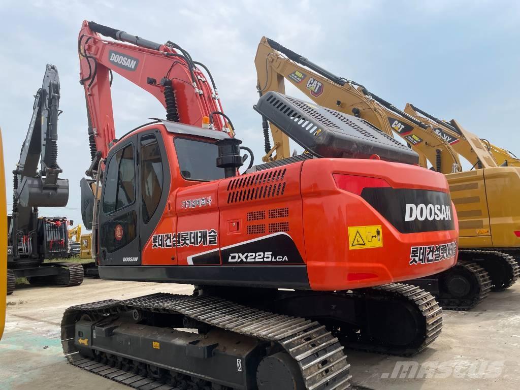 Doosan DX225LCA Escavatori cingolati