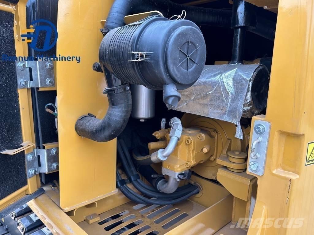 CAT 306E with rubber Miniescavatori