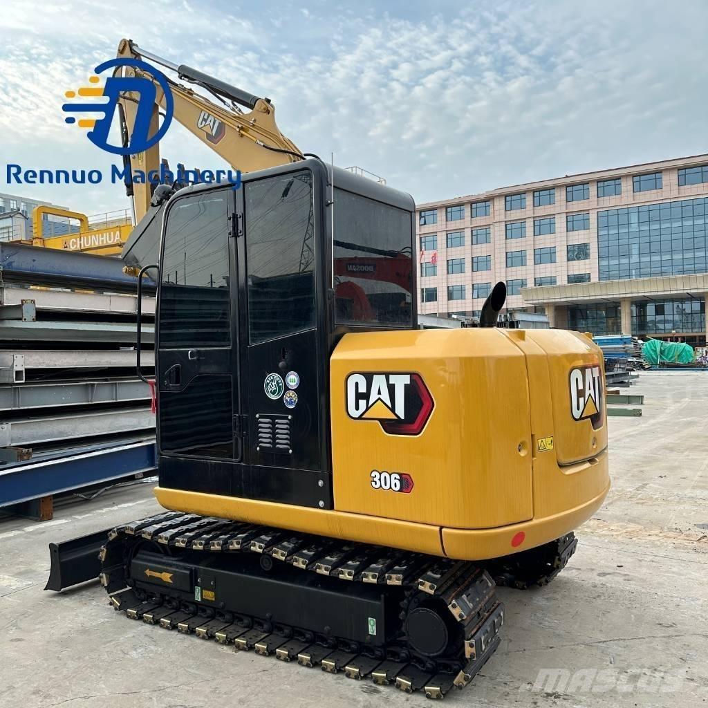 CAT 306E with rubber Miniescavatori