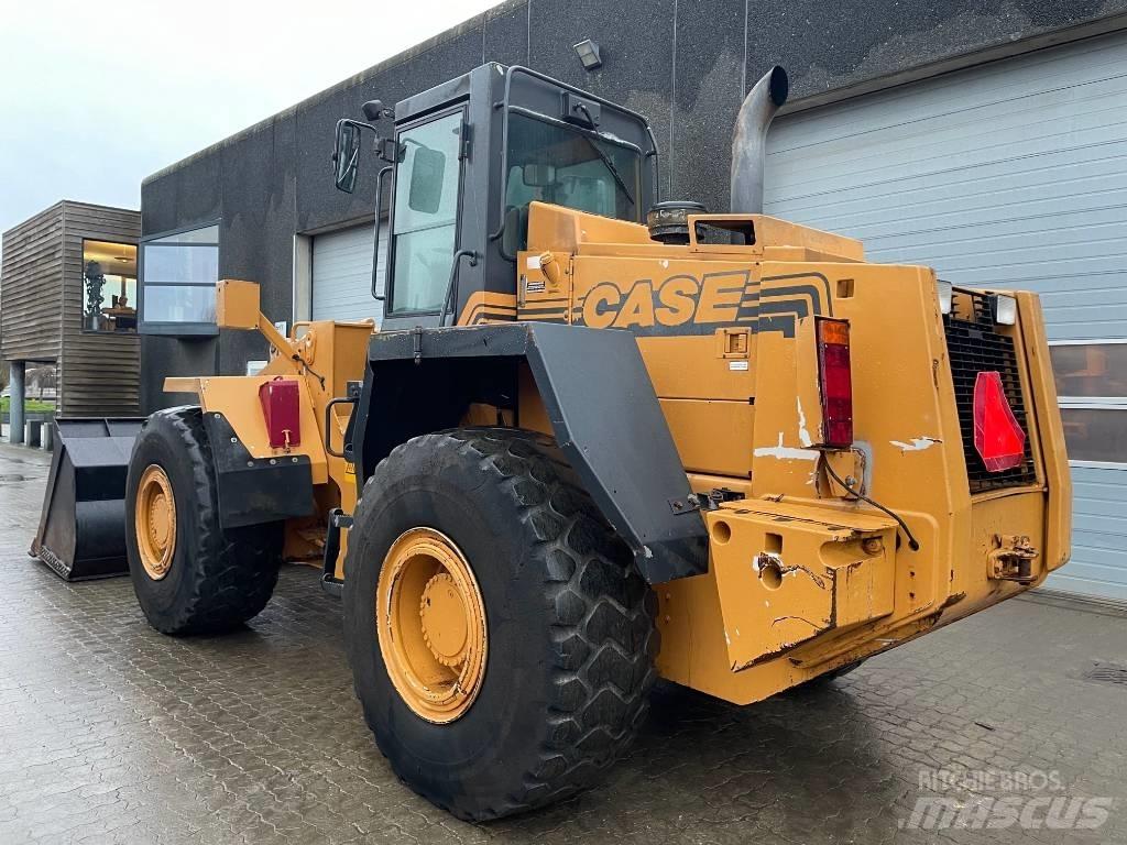 CASE 821B Pale gommate