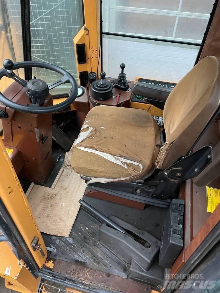 CASE 821B Pale gommate