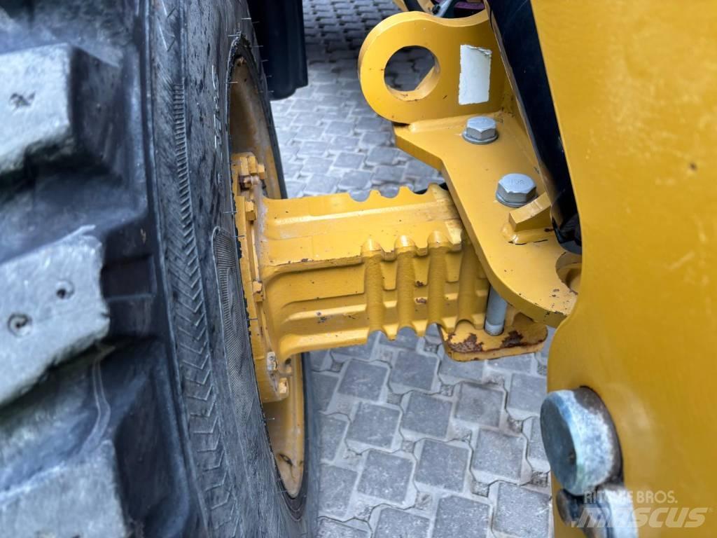 CAT 908 M Pale gommate