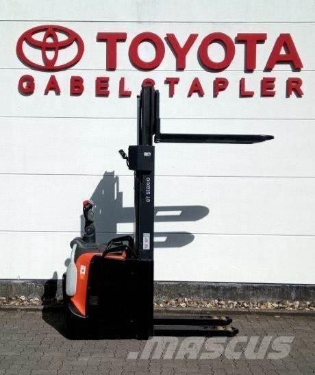 Toyota SPE140L Transpallet uomo a terra