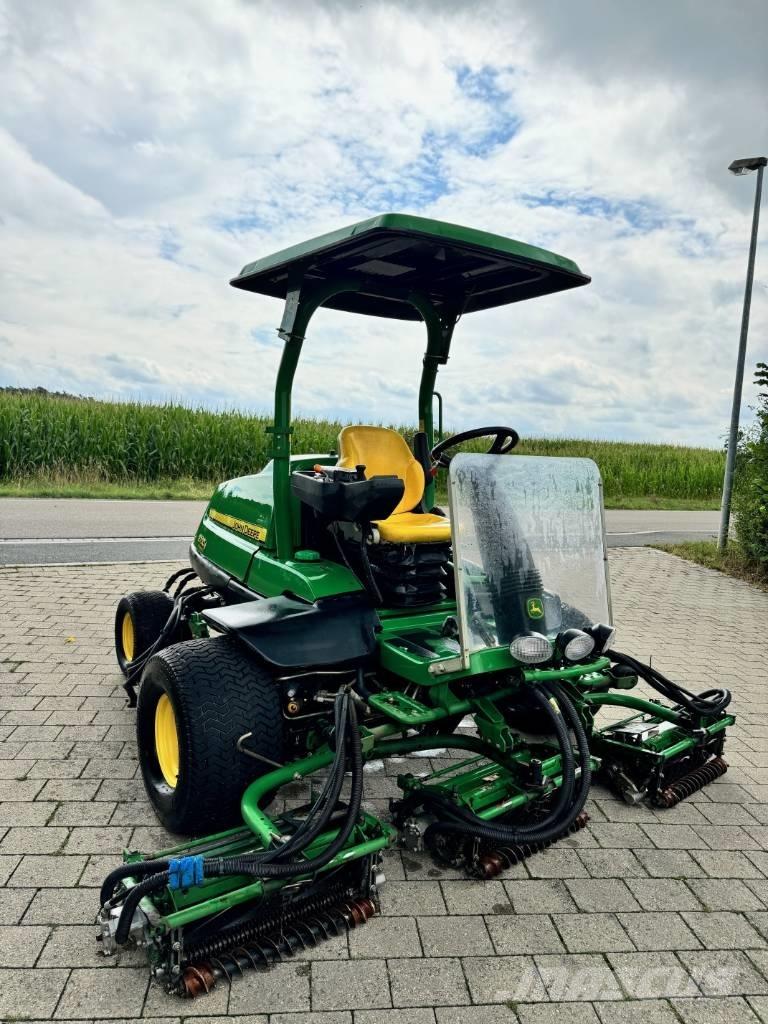 John Deere 8700 A Tosaerba per il fairway