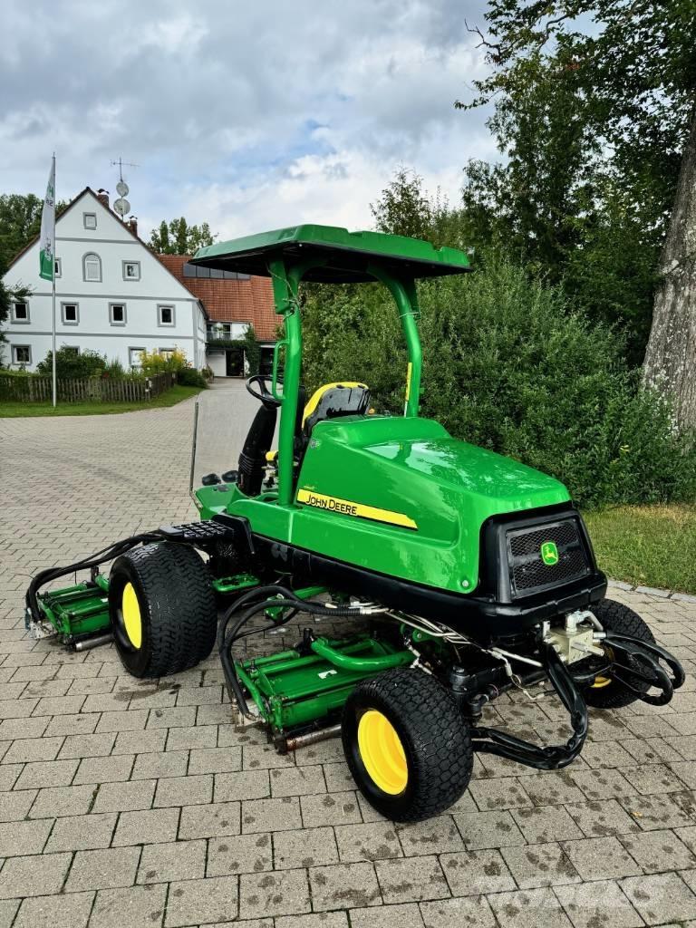 John Deere 8700 A Tosaerba per il fairway