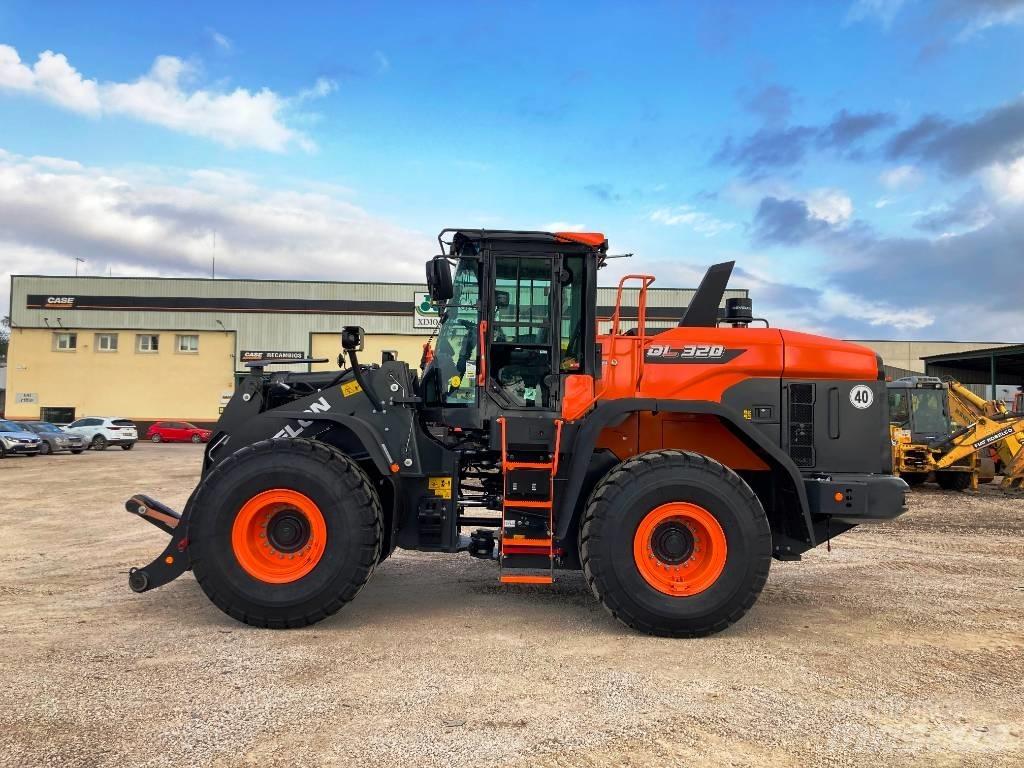 Develon DL 320-7 Pale gommate